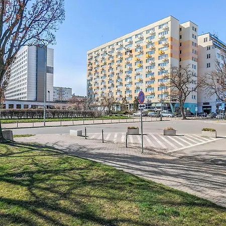 Appartamento Comfortable With Balcony Located 600 M From The By Renters *