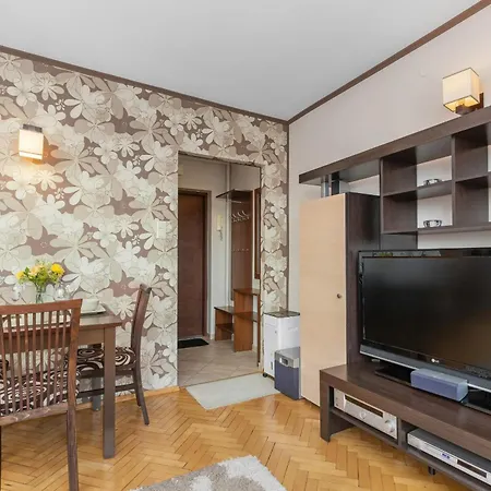 Comfortable With Balcony Located 600 M From The By Renters Appartamento Gdynia